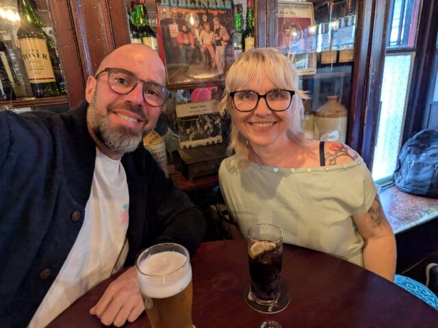 Liebe kühle, luftige Grüße aus Dublin an alle, die gerade schwitzen. 🍀 Wir erkunden die Gegend und freuen uns auf die 1. Runde Metallica heute Abend. 
Leckere Kaltgetränke ✅ 
Typisch irisches Essen ✅ 🤣
Sightseeing ✅ 
Wildes Wetter ✅ 
Amtliches Geschremmel aufs Ohr: folgt heute Abend. Ich werde berichten. 😊

#dublin #metallica #love