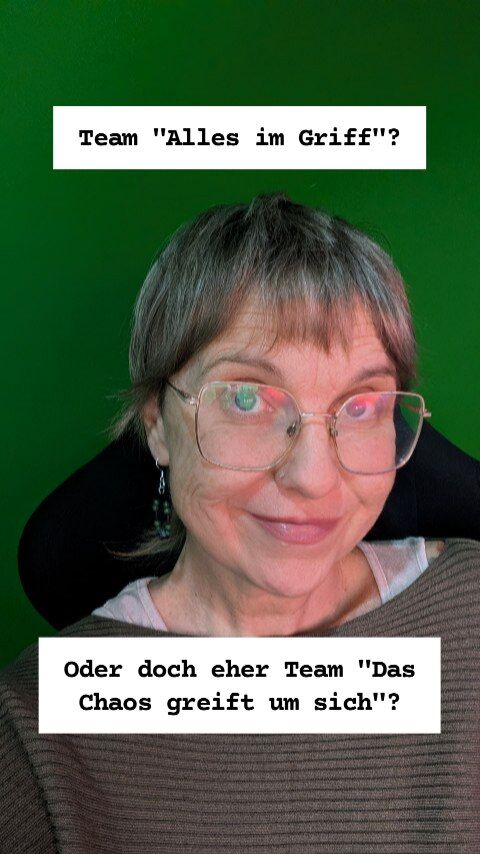 Mal digital die Hosen runter gelassen und investigativ nachgefragt: Welchem Team fühlst Du Dich eher zugehörig? 😋

💃 = Chaos im Griff, bei mir ist alles ordentlich. 

oder 

🙈 = Also, wenn ich die Augen schließe, geht's eigentlich, aber sonst führt der Raum um meinen Arbeitsplatz gern mal ein Eigenleben. 

Ich gebe zu, ich mag's ordentlich. Von wegen "aufgeräumte Räume, aufgeräumter Verstand" und so. 

Aber kann ich "ordentlich"? Äh, nö, nicht so sehr. Zumindest nicht dauerhaft. Irgendwann versinke ich wieder im (ich nenne es jetzt mal liebevoll und positiv "kreativen") Chaos. Da bin ich so vertieft in meinen Kram, dass ich gar nicht mehr mitbekomme und es mir erst recht nicht wichtig ist, was sich rechts und links von mir so sammelt. 

Ich bin also eher so der punktuelle Chaosbeseitiger, der sich dann für ca. 3-5 Tage an der neu gewonnenen Ordnung im Büro erfreut, bevor es sich die ersten Schokoriegelpapiere wieder neben den 3 leeren Gläsern bequem machen, die ich wirklich schon gestern hätte zurück in die  Küche bringen können. 🤷‍♀️

Wem kommt's bekannt vor? 

Hi, ich bin Sandra – Ruhrpott-Pflanze in Heidelberg, Website-Fee & Prozess-Nerd, damit DU mehr Zeit fürs Wesentliche hast!
Wenn Du Deine Website nicht nur schön, sondern auch smart haben möchtest, nur so semi-gut in Technik bist und Sichtbarkeit, Marketing, Technik und Deine Kunden unter einen Hut bekommen möchtest, ohne durchzudrehen, follow me!
⠀
👉 Hier teile ich meinen Content rund um:
Deine Website • Dein Business • Dein Brand Design • Deine Kundengewinnung • Prozesse & Automatisierungen, die Dir Zeit sparen  • Webshops • Mitgliederbereiche • KI  und wie Du das Meiste aus Deiner Zeit raus holst, ohne an echter Verbindung zu verlieren.
⠀
💬 Lost in Sachen Technik und Du möchtest die Wartung Deiner WordPress-Seite auslagern, nervige Aufgaben automatisieren oder einfach eine professionelle Website? Schreib mir „Talk“ in die Kommentare für einen Kennenlern-Call. 
⠀
#mindstyle #webdesign #prozessoptimierung #zeitmanagement #ordnung