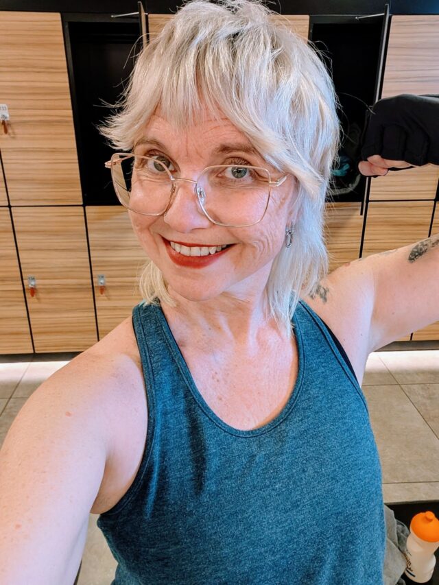 Nachdem meine besten Freundin, Sarah Karpowicz, die alte Maschine, heute unter 2 Stunden ihren Halbmarathon in Berlin gerockt hat 🥳❤️, hab ich mich das 1. Mal seit Ewigkeiten wieder ins Fitnessstudio geschleppt. Gut war's! Es darf wieder zur Routine werden. 
Jetzt erstmal beim Thai eingefallen 🤣🤣
#happy